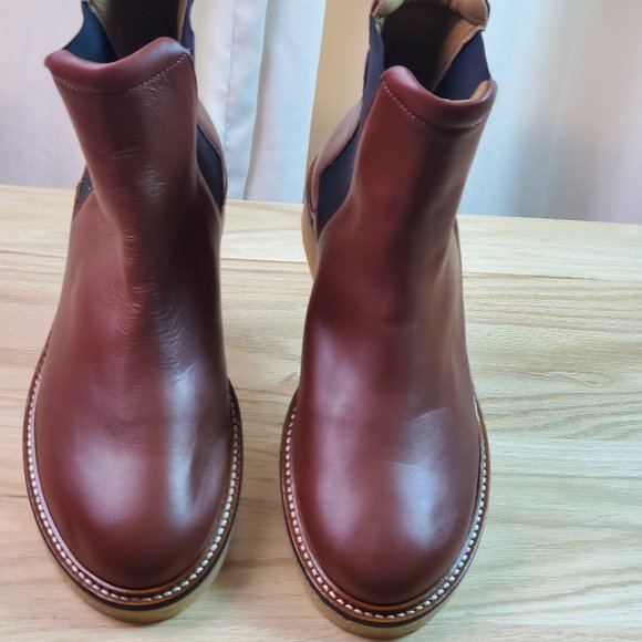 Shoes - Everlane The Chelsea Boot  Womens Size 8 in Tobacco
